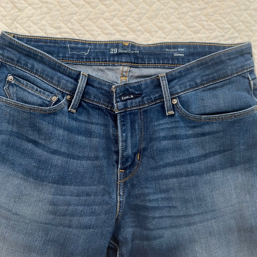 Levi - 29 Demi Curve Modern Skinny